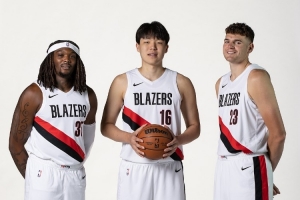 体育画报:杨瀚森不符合球队的建队时间线 中锋太多 可趁机交易他