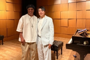 郎朗与小罗纽约会面:欣赏充满艺术感的球风 我们即兴切磋了钢琴