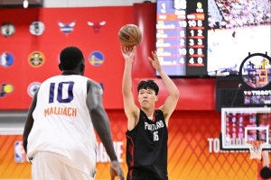 拓媒:想看看杨瀚森面对NBA内线如何得分 夏联打马卢阿奇表现较差