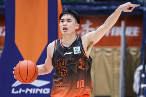 媒体人:山东高速男篮正在兜售谢智杰 去留取决于新后卫引入情况