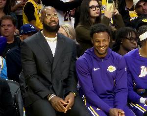 爷俩一起带走!Windhorst:得到詹姆斯的球队可能会交易来布朗尼