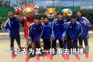 6名中国护旗少年亮相世界杯决赛赛场,实现从小怀揣的足球梦想