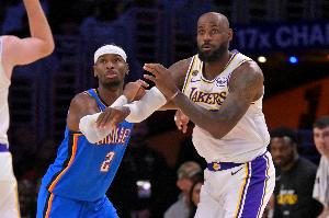 次轮被横扫!名记:詹姆斯确考虑过退役 但感觉上赛季不够完整