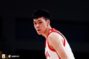 媒体人:庞峥麟今夏比赛几乎没拉过 李悦洲未来会是后卫重要人选