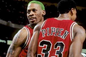 名嘴夏普:只有两个NBA球员认为皮蓬比詹姆斯强 即皮蓬和罗德曼