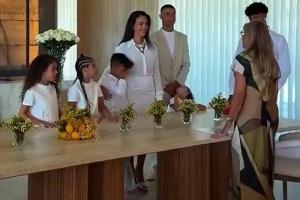 C罗在自家客厅结婚!乔治娜:城堡豪宅每天都有,但温馨婚礼难得