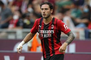 记者:前米兰队长卡拉布利亚即将重返意甲,接近加盟都灵