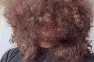 凌乱无比!曼联英超首轮失利,球迷“蓄发哥”已688天未理发