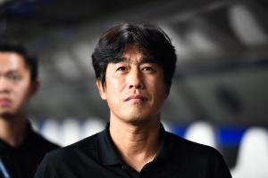 川媒:徐正源重返成都,为数不少的成都球迷前去接机