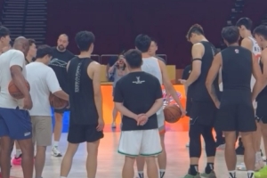 队记:上海男篮预计9月初会在美国和四支NCAA球队&G联盟球队交手