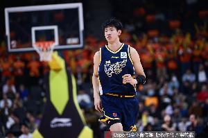 互换!媒体人:黄明依租借加盟吉林男篮 杨腾飞租借加盟广东男篮