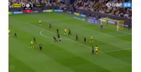 胜利上半场补时扳平,萨穆·科斯塔贴地斩破门