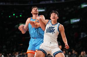 开拓者媒体人:杨瀚森本场的表现好于夏联 未来定位是克林根替补