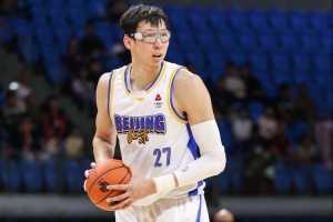 夏联今天开打!京媒:周琦因个人原因将于明天与北京男篮会合