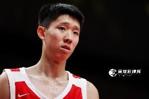 解说:张宇辰年纪还小仍有试错时间 技术水平没定型出去看看也好