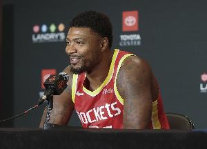 申京:斯玛特是DPOY 他在防守端的阅读能力很出色
