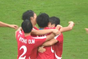 再丢一球!吴海燕解围不远,朝鲜球员推射,中国女足0-2落后朝鲜