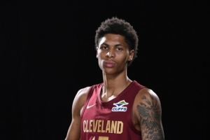 敢打敢拼!34号秀米利克·托马斯13中5拿11分2助3断 但三分7中1