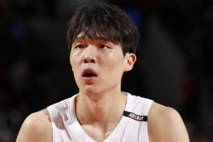 开拓者自媒体:杨瀚森全面的技术是跻身开拓者轮换阵容的关键