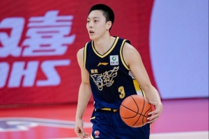 出手不多!胡明轩6中3得7分3板 送出全队最高7助攻还不错